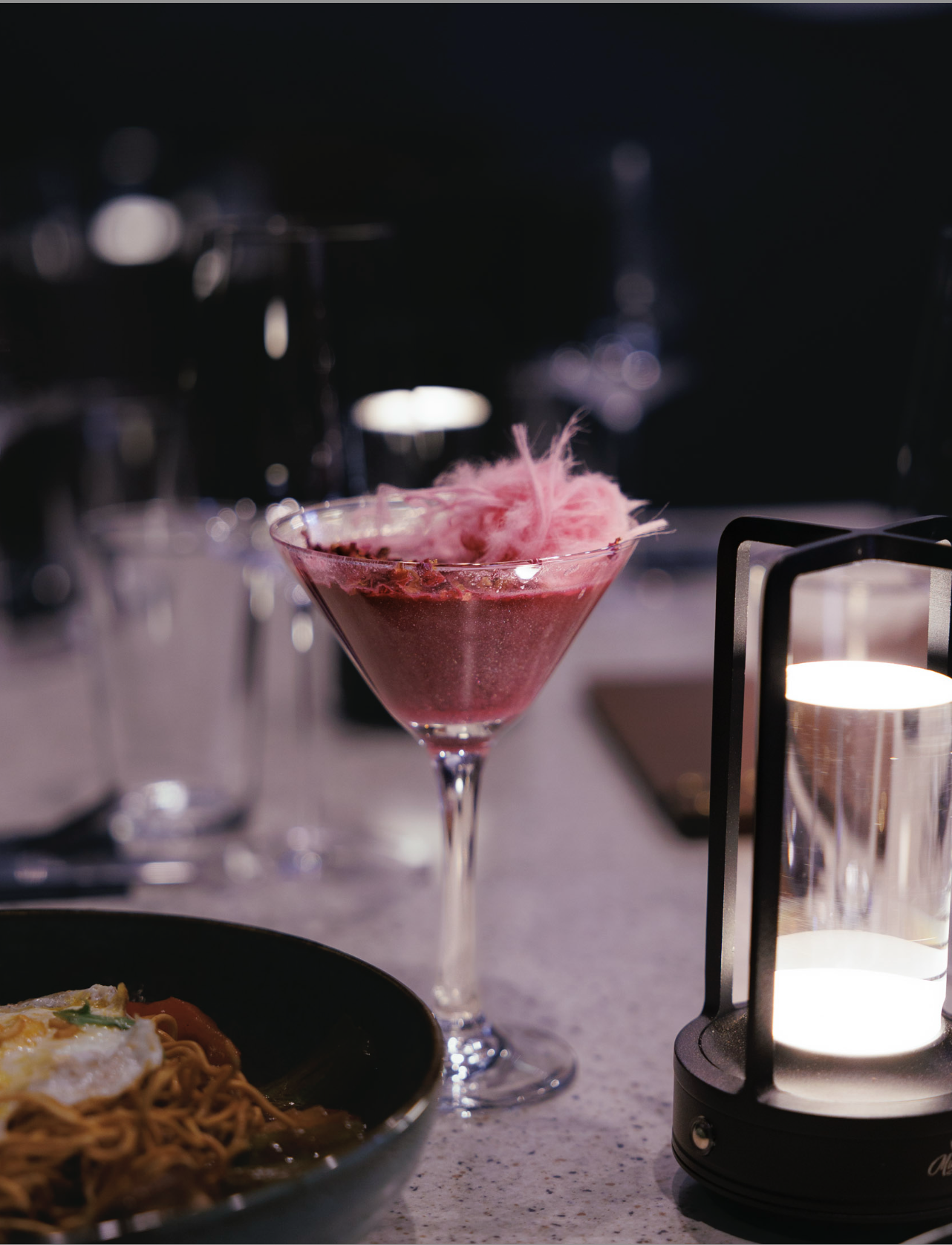 Cocktail table ambiance